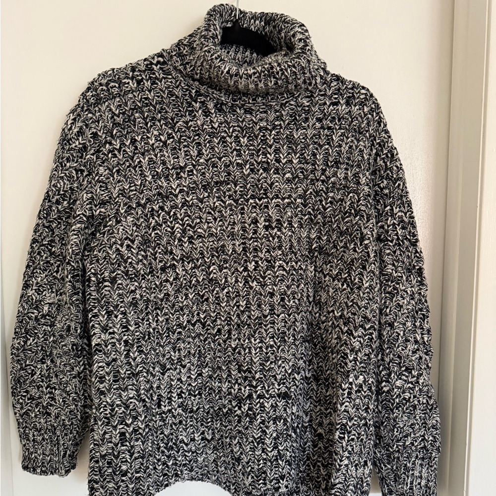 York & Hudson Cozy Black and White Turtleneck Sweater